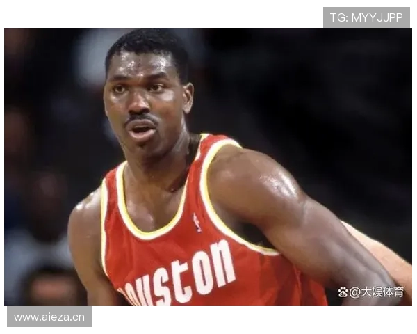 贾巴尔无球掩护制造错位，内线统治力改变攻防节奏