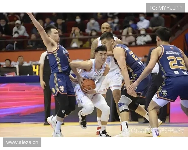 什么是篮球的身体接触容忍度？新规下如何把握裁判尺度？